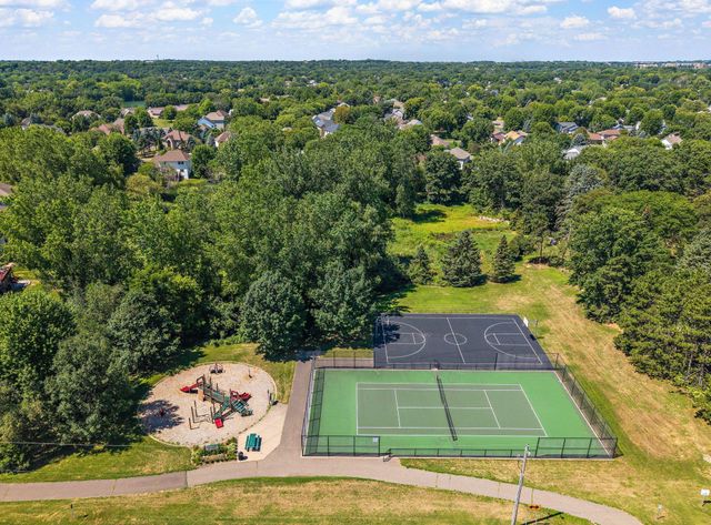 1401 Larkspur Court, Woodbury, MN 55129