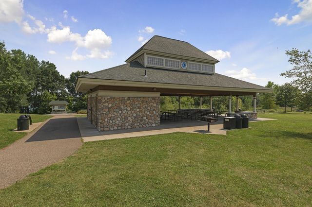 1401 Larkspur Court, Woodbury, MN 55129