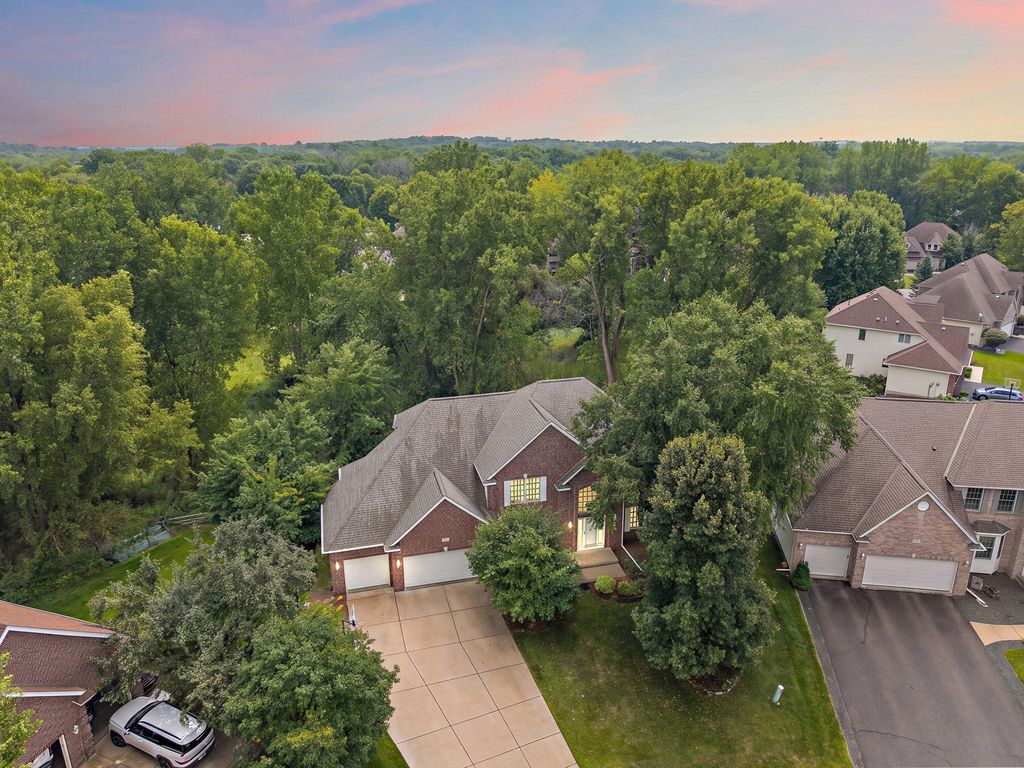 1401 Larkspur Court, Woodbury, MN 55129