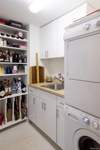 111 N MAIN Street 303, Royal Oak, MI 48067