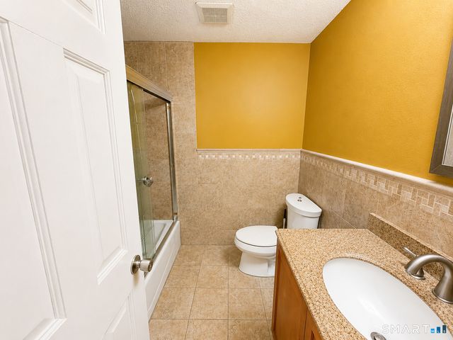 50 Wakefield Circle 50, East Hartford, CT 06118