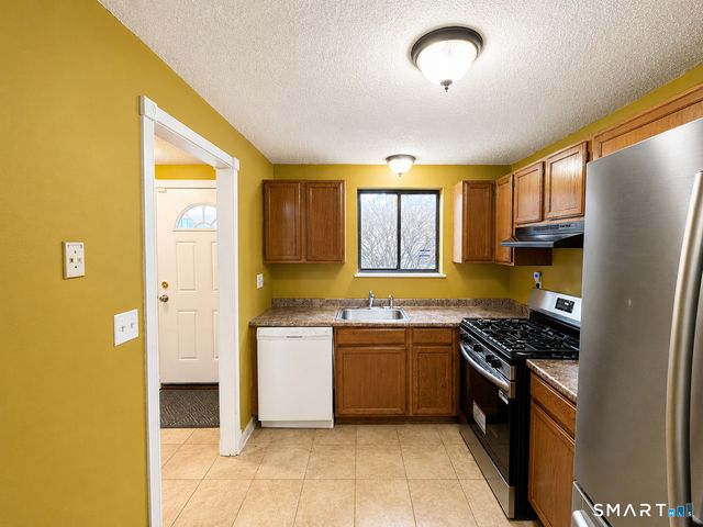50 Wakefield Circle 50, East Hartford, CT 06118
