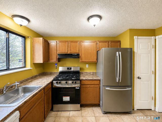 50 Wakefield Circle 50, East Hartford, CT 06118