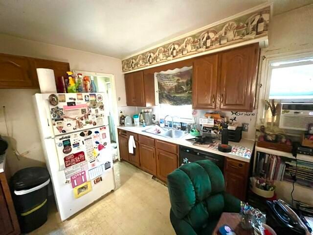 2063 S Manitou Circle, Norton Shores, MI 49441