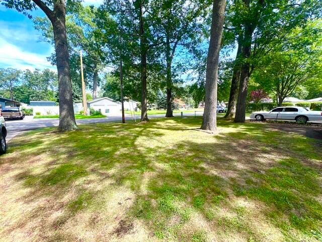 2063 S Manitou Circle, Norton Shores, MI 49441