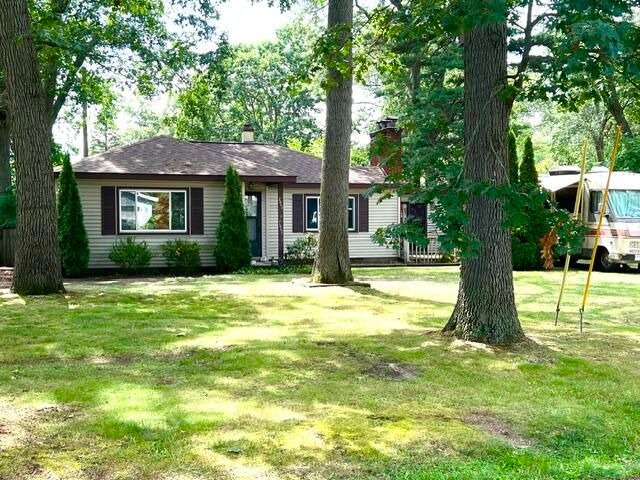 2063 S Manitou Circle, Norton Shores, MI 49441