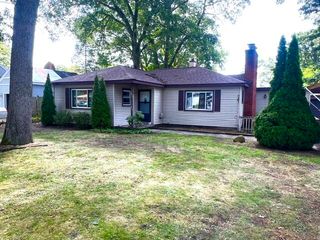 2063 S Manitou Circle, Norton Shores, MI 49441