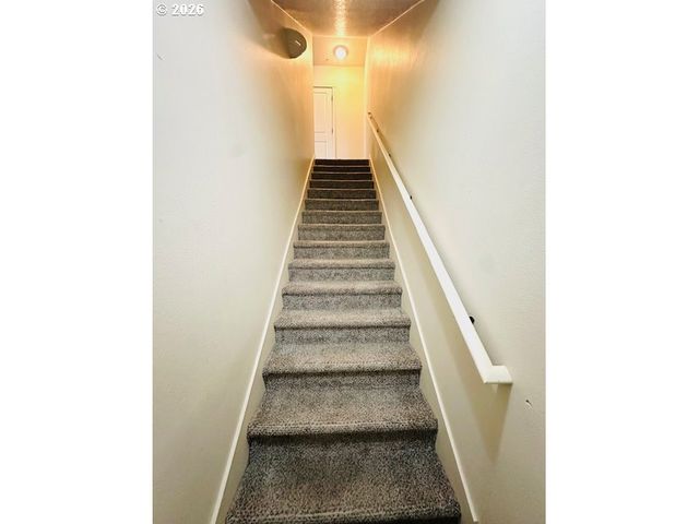 621 Ne GARSWOOD Ln, Hillsboro, OR 97006