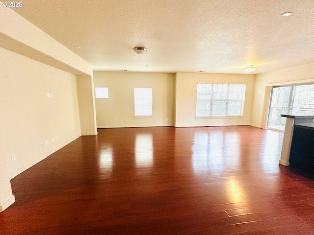 621 Ne GARSWOOD Ln, Hillsboro, OR 97006