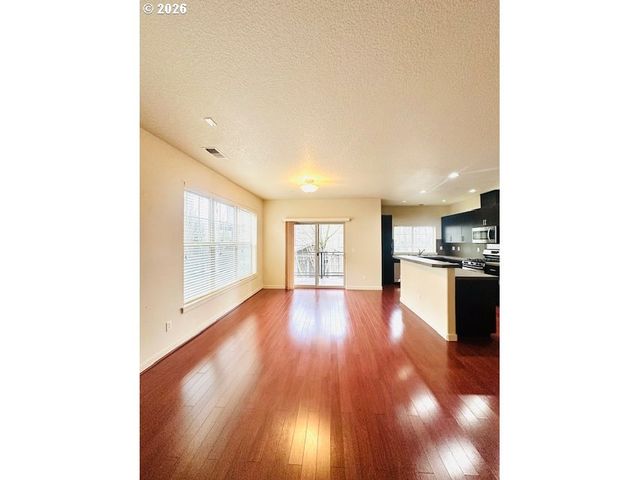 621 Ne GARSWOOD Ln, Hillsboro, OR 97006