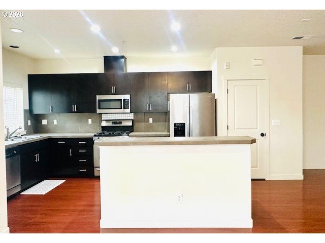 621 Ne GARSWOOD Ln, Hillsboro, OR 97006