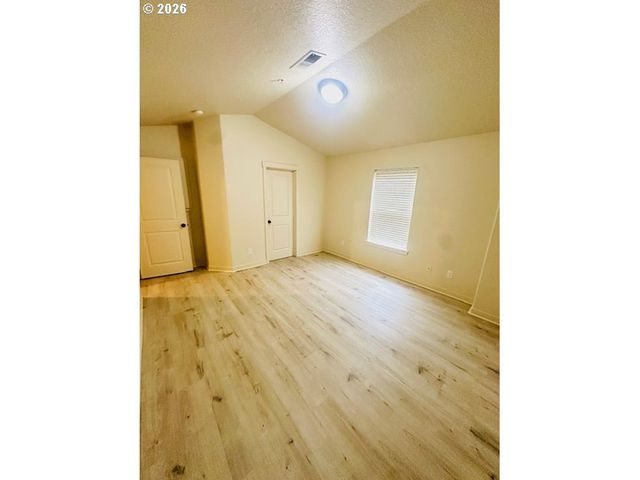 621 Ne GARSWOOD Ln, Hillsboro, OR 97006