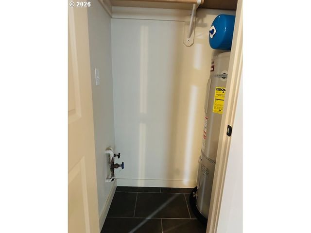 621 Ne GARSWOOD Ln, Hillsboro, OR 97006