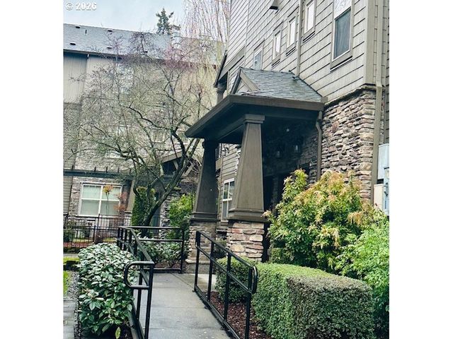 621 Ne GARSWOOD Ln, Hillsboro, OR 97006