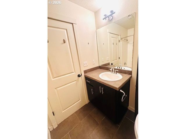 621 Ne GARSWOOD Ln, Hillsboro, OR 97006