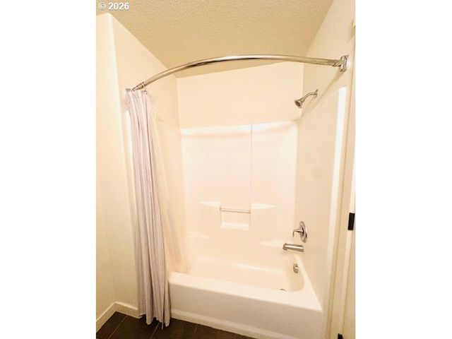 621 Ne GARSWOOD Ln, Hillsboro, OR 97006