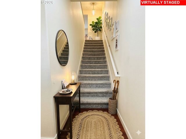 621 Ne GARSWOOD Ln, Hillsboro, OR 97006