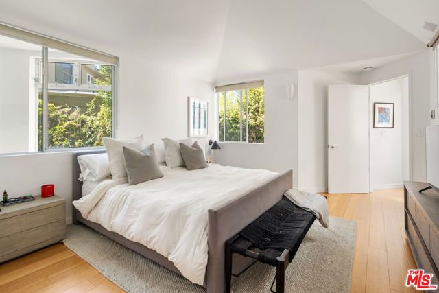 278 Entrada Drive, Santa Monica, CA 90402