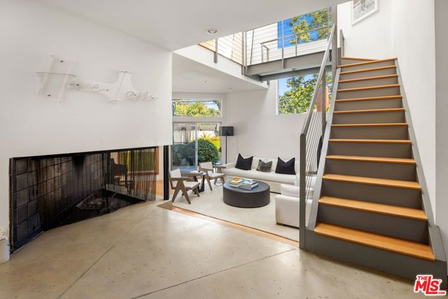 278 Entrada Drive, Santa Monica, CA 90402