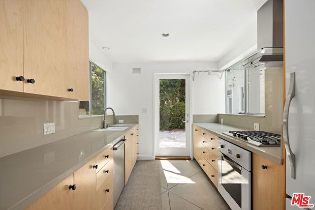 278 Entrada Drive, Santa Monica, CA 90402