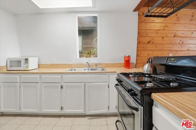 27071 Overlook Lane, Lake Arrowhead, CA 92352