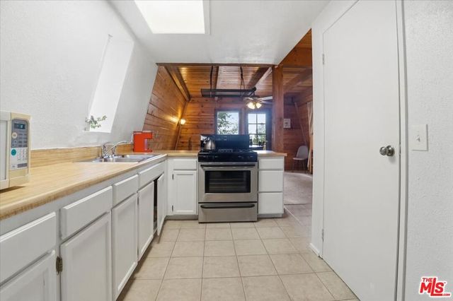 27071 Overlook Lane, Lake Arrowhead, CA 92352