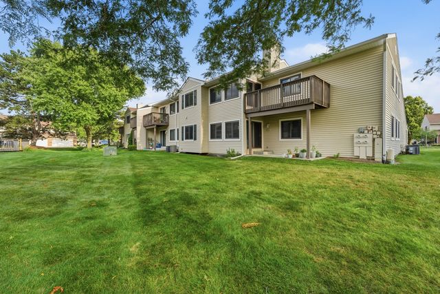 938 Hidden Lake Drive 938, Buffalo Grove, IL 60089