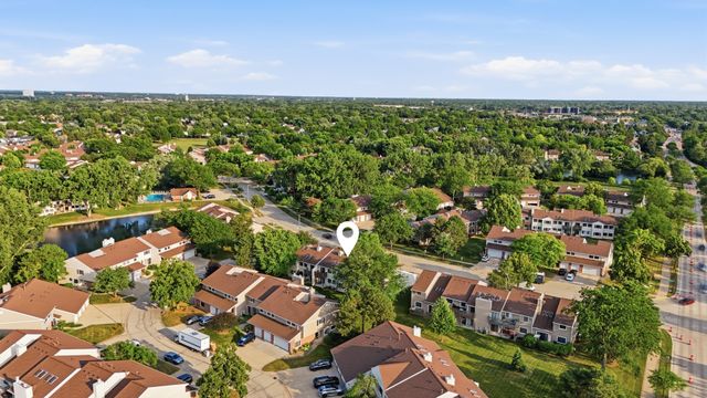 938 Hidden Lake Drive 938, Buffalo Grove, IL 60089