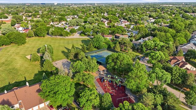 938 Hidden Lake Drive 938, Buffalo Grove, IL 60089