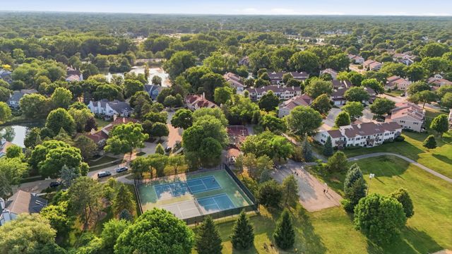 938 Hidden Lake Drive 938, Buffalo Grove, IL 60089