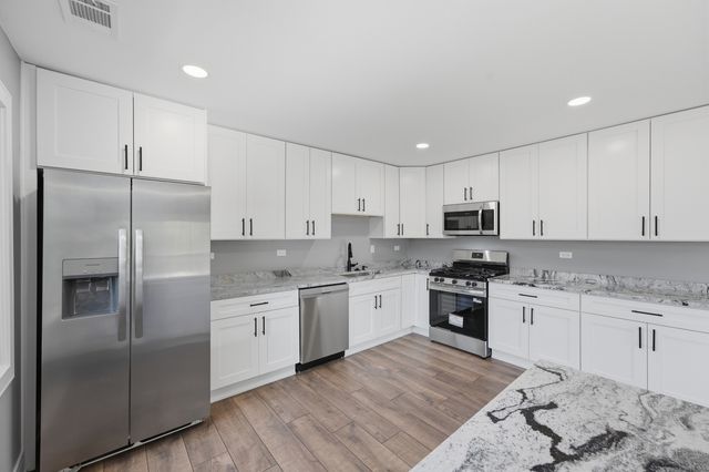 938 Hidden Lake Drive 938, Buffalo Grove, IL 60089