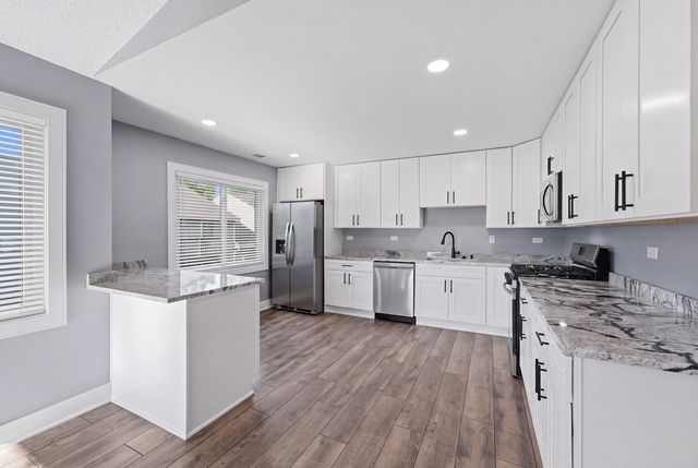 938 Hidden Lake Drive 938, Buffalo Grove, IL 60089