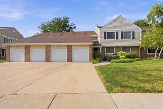 938 Hidden Lake Drive 938, Buffalo Grove, IL 60089