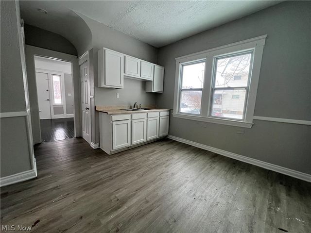 2222 W 98th Street, Cleveland, OH 44102