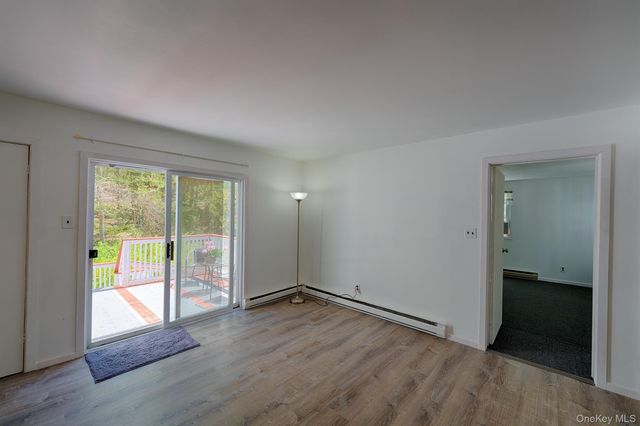21 Van Dam, Hyde Park, NY 12538