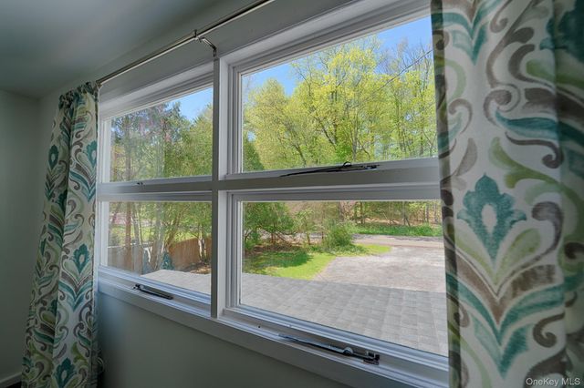 21 Van Dam, Hyde Park, NY 12538