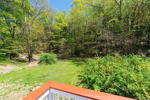 21 Van Dam, Hyde Park, NY 12538