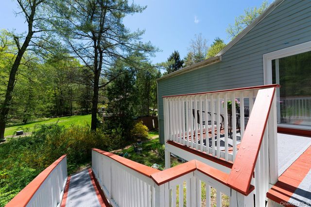 21 Van Dam, Hyde Park, NY 12538