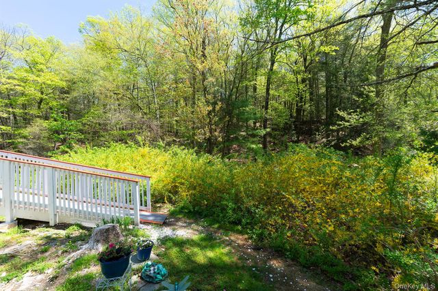 21 Van Dam, Hyde Park, NY 12538
