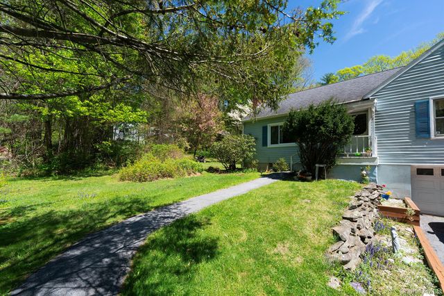 21 Van Dam, Hyde Park, NY 12538