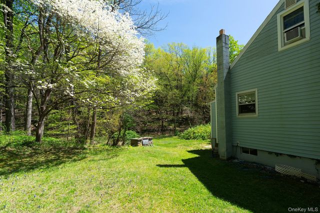 21 Van Dam, Hyde Park, NY 12538