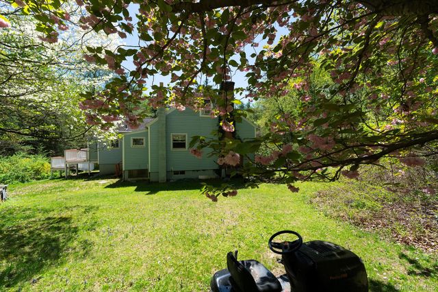 21 Van Dam, Hyde Park, NY 12538
