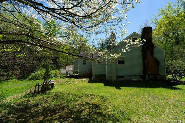 21 Van Dam, Hyde Park, NY 12538