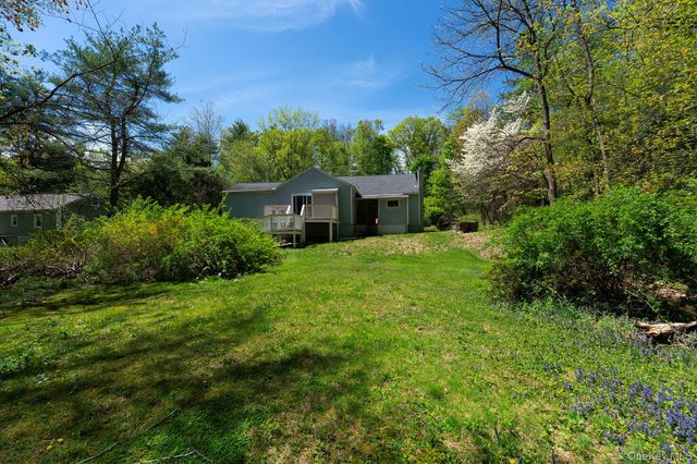 21 Van Dam, Hyde Park, NY 12538