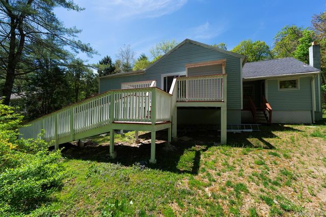 21 Van Dam, Hyde Park, NY 12538
