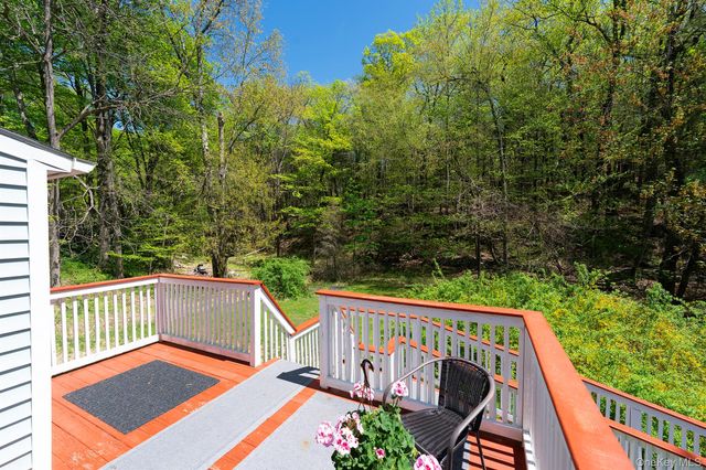 21 Van Dam, Hyde Park, NY 12538