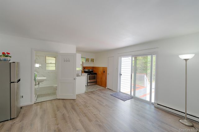 21 Van Dam, Hyde Park, NY 12538