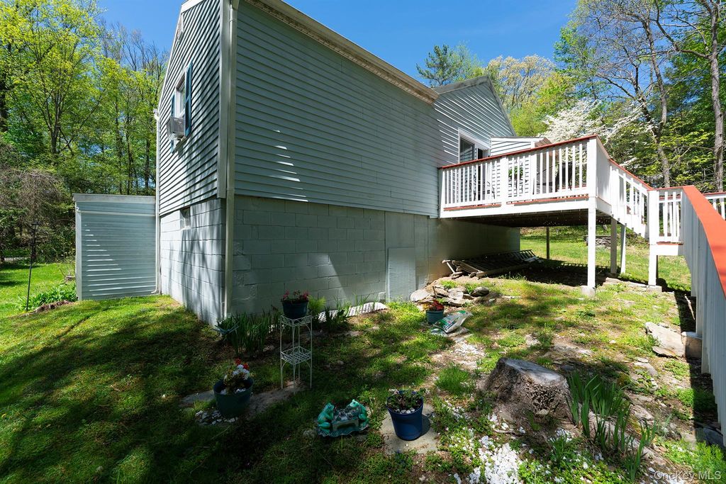 21 Van Dam, Hyde Park, NY 12538
