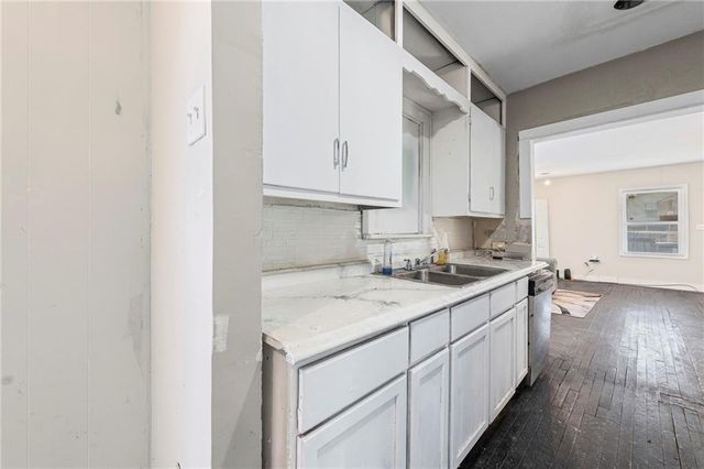 4200 Monroe Avenue, Kansas City, MO 64130