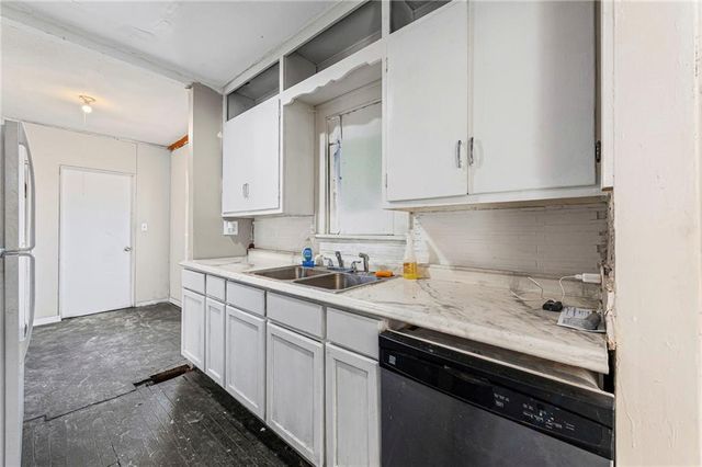 4200 Monroe Avenue, Kansas City, MO 64130